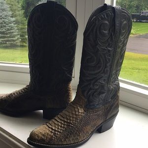 Rattlesnake cowboy boots
